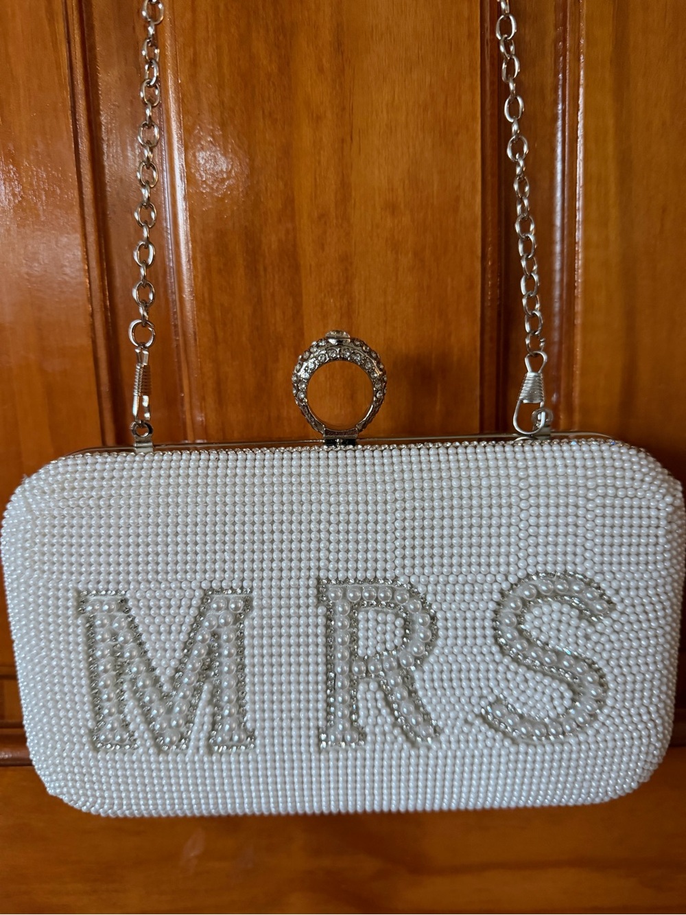 White beaded MRS clutch with ring handle